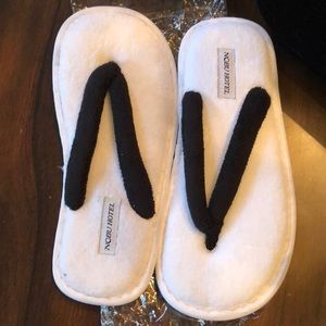 🌟Nobu Hotel Fuzzy padded spa v thong slipper shoes in package
